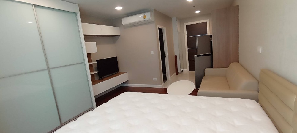 For RentCondoSamut Prakan,Samrong : ***For urgent rent, The Metropolis Condominium project, studio, 1 bathroom, 28 sq m., 31st, 33rd floor, fully furnished, ready to move in, rent 11,000 baht/month.