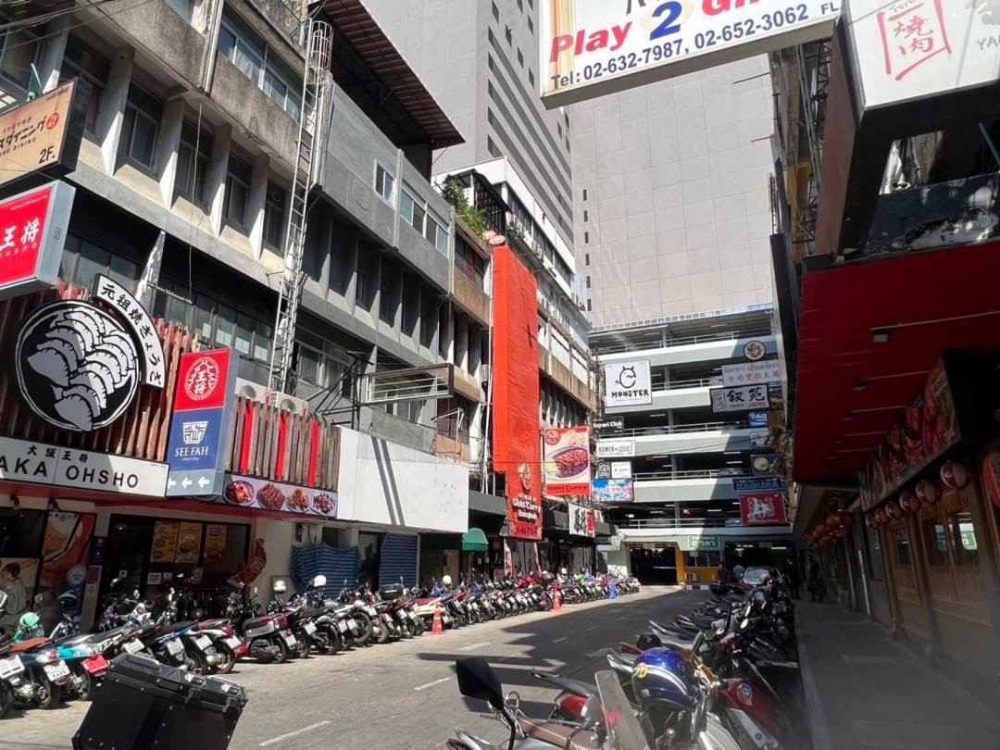 ให้เช่าตึกแถว อาคารพาณิชย์สีลม ศาลาแดง บางรัก : LTHC10923–Commercial for rent in Thaniya Silom size 90 Sq.m. ONLY 180k/month