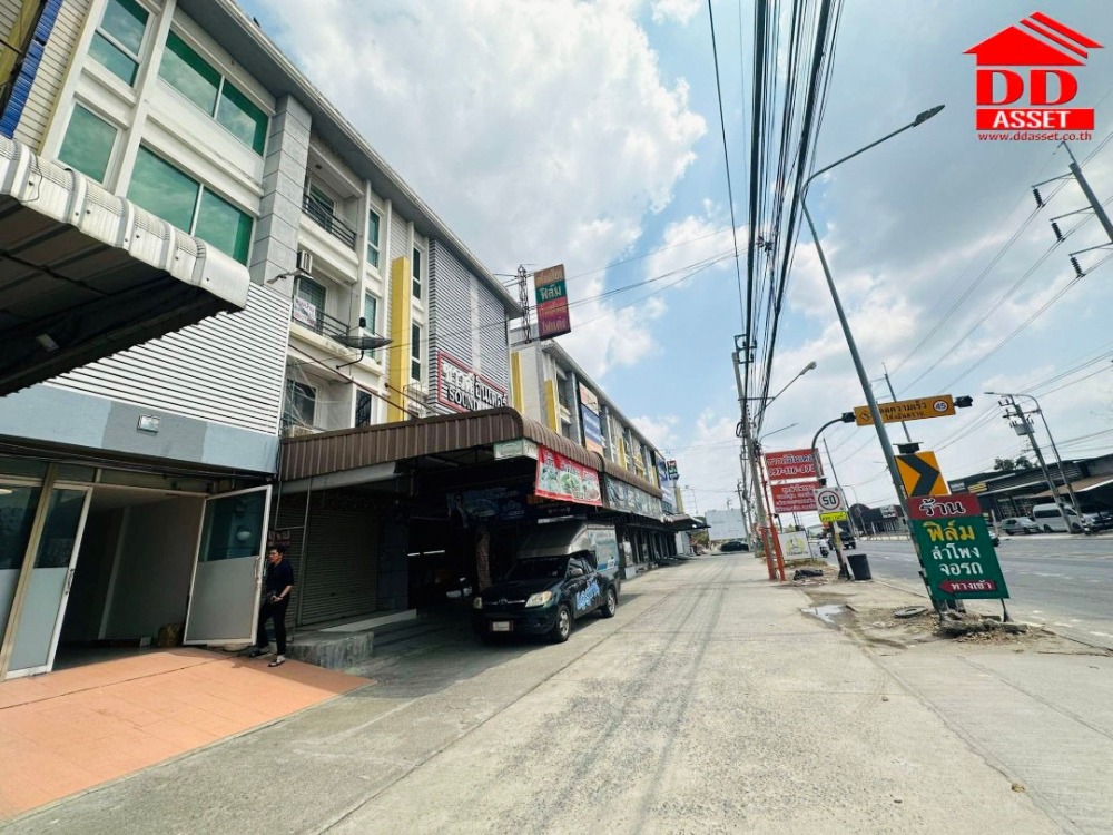 For SaleShophouseKaset Nawamin,Ladplakao : Commercial building for sale, 4 floors, Soi Wat Lat Pla Duk, on the road, near Central Westgate, Bang Bua Thong, Nonthaburi, code: B8023