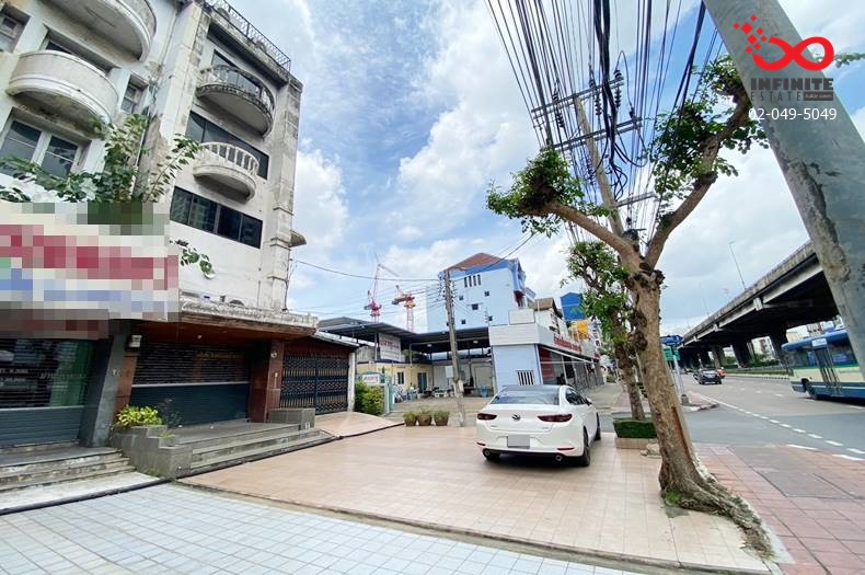 For SaleShophousePinklao, Charansanitwong : Commercial building for sale, corner building, 4.5 floors, 39 square wah, on Boromratchonnanee Road