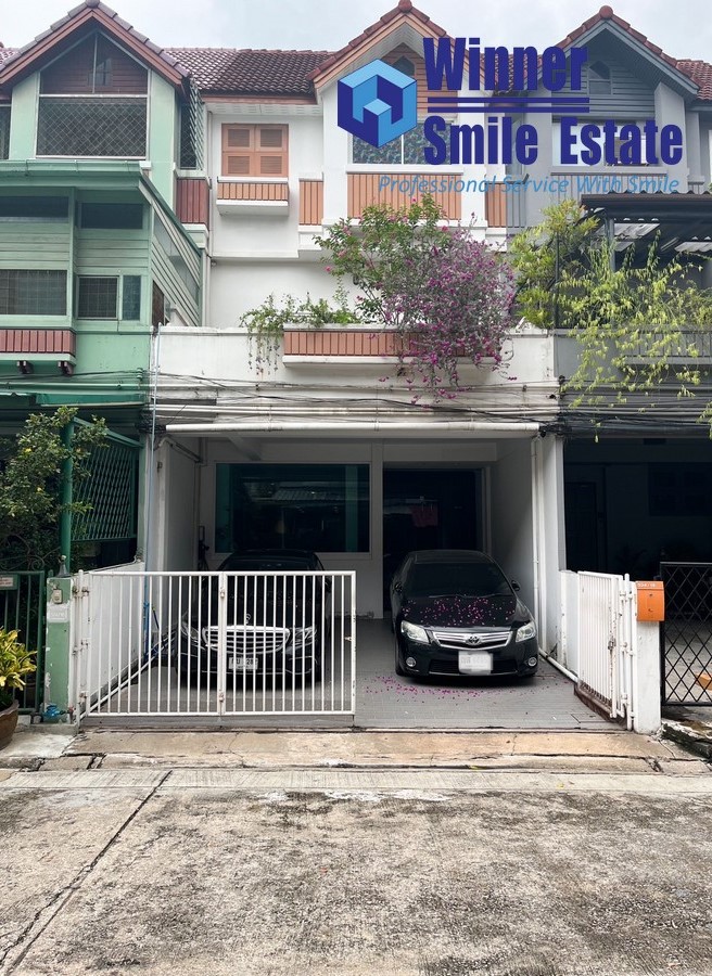 For SaleHome OfficeRama9, Petchburi, RCA : Selling a 3-storey home office, area 242 sq.m., Rama 9 Soi 19 (same alley as Wat Phra Ram 9), near Rama 9 - Ratchada area, suitable for an office.