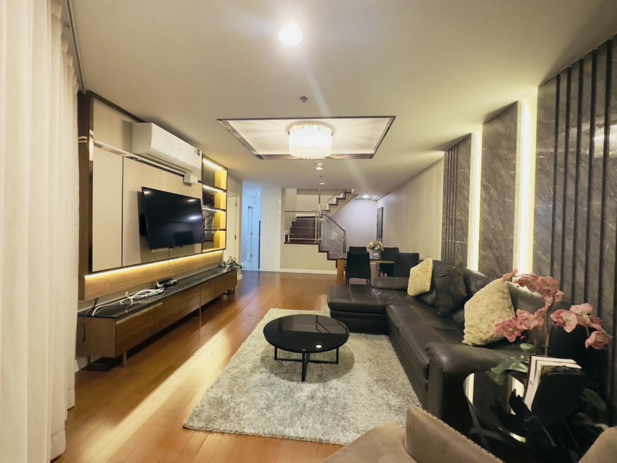 For RentCondoRama9, Petchburi, RCA : Belle Grand Rama 9 Duplex 3 Bed 3 Bath 🔥85.9K.  Baht 🔥 high floor with nice view and nice decorations Ready to move in