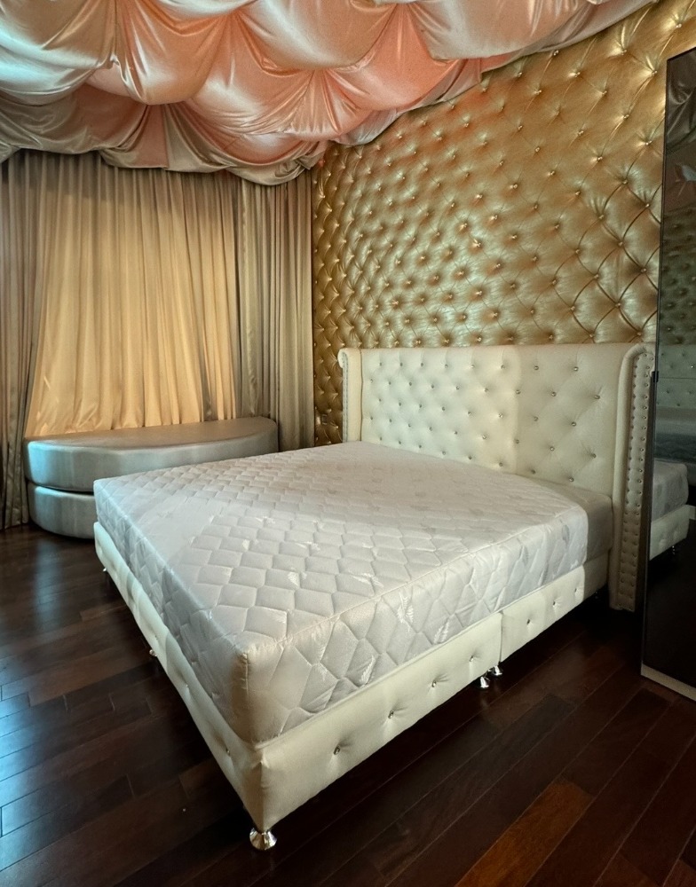 For RentCondoRama9, Petchburi, RCA : Circle Condominium Luxury Room for Rent