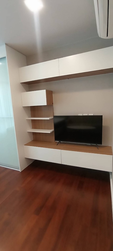 For RentCondoSamut Prakan,Samrong : ***For rent: The Metropolis Samrong Condominium, Studio, 1 bathroom, size 28 sq m., 25th floor, Building A, fully furnished, ready to move in, rent 10,000 baht/month.