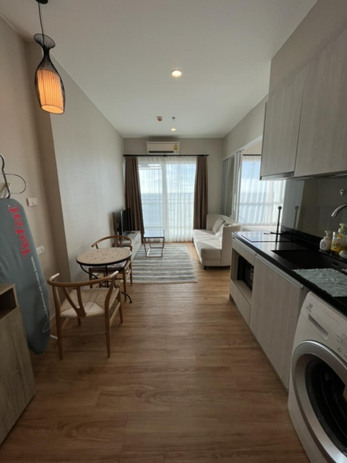 For RentCondoSriracha Laem Chabang Ban Bueng : 22nd floor, beautiful sea view, size 35 sq.m. Complete furniture and electrical appliances!!! Only 12,000 baht/month!!!