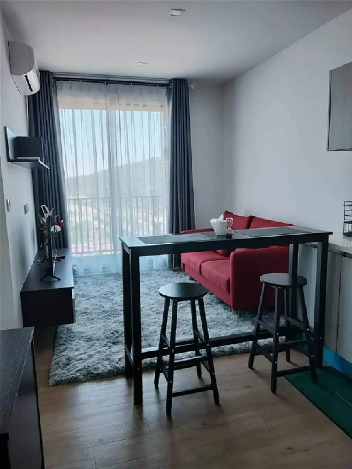 For RentCondoSriracha Laem Chabang Ban Bueng : 27th floor, high floor, corner room size 47 square metres. 2 bedrooms, 1 bathroom, free Wi-Fi 500/500, cheap rent 12,000 baht/month, first 2 months only!!!