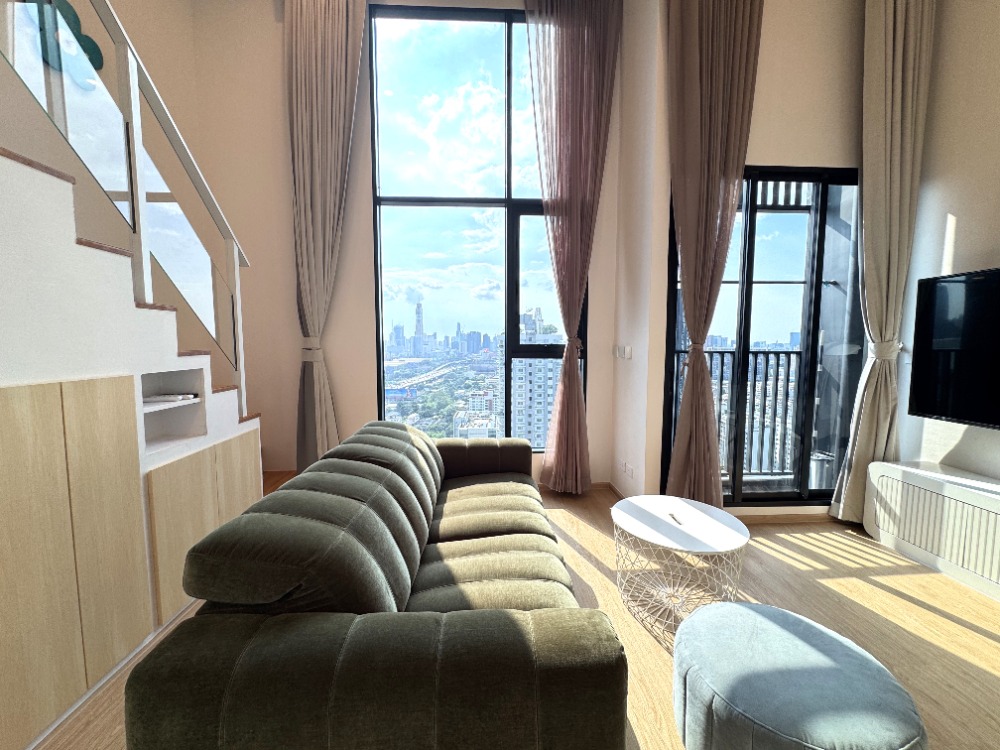 For RentCondoRama9, Petchburi, RCA : For rent: KnightsBridge Space Rama 9 Duplex Room, 21st floor, size 40 sq m, beautiful view, complete furniture and electrical appliances, ready to move in 出租：KnightsBridge Space Rama 9 複式房，21層，面積40平方米，景觀優美，家具電器齊全，可入住。