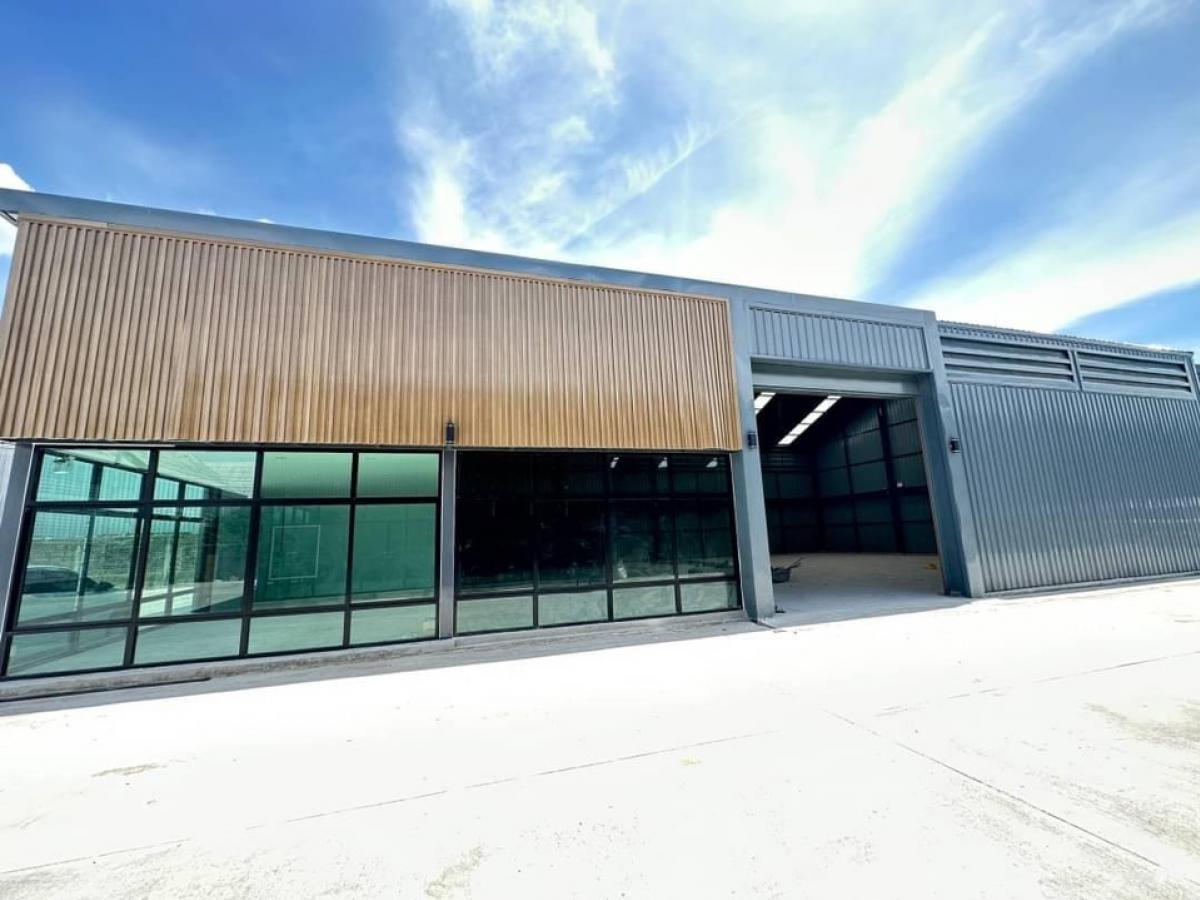 For RentFactoryPattaya, Bangsaen, Chonburi : Factory/warehouse for rent, newly built, next to Amata Nakorn Industrial Estate, Chonburi, located on the Chonburi bypass, total usable area 375 sq m., 2 factories available.