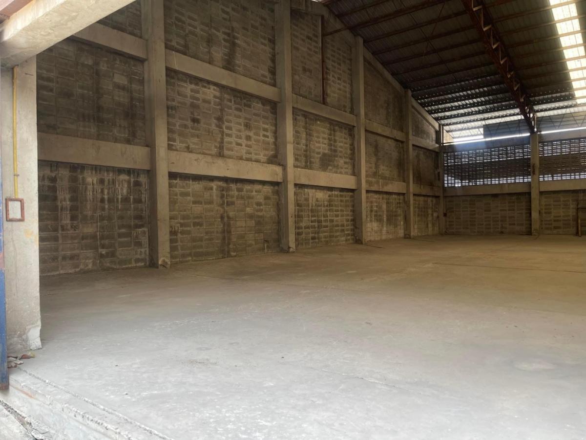 For RentWarehousePattanakan, Srinakarin : Warehouse for rent, next to Romklao Road, usable area 260 sq m.