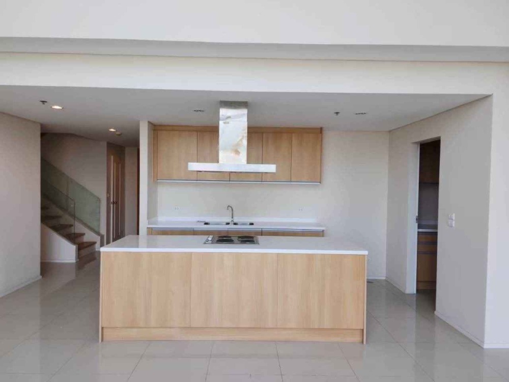 For RentCondoRama9, Petchburi, RCA : LTHC10927–Villa Asoke Condominium FOR RENT 4 beds 4 baths size 303.64 Sq.m. Near MRT Phetchaburi Station ONLY 190k/month