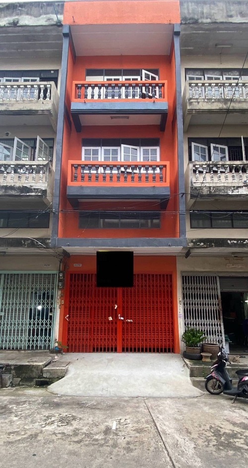 For RentShophouseBang kae, Phetkasem : For rent: 3-storey commercial building, Petchkasem Village 2