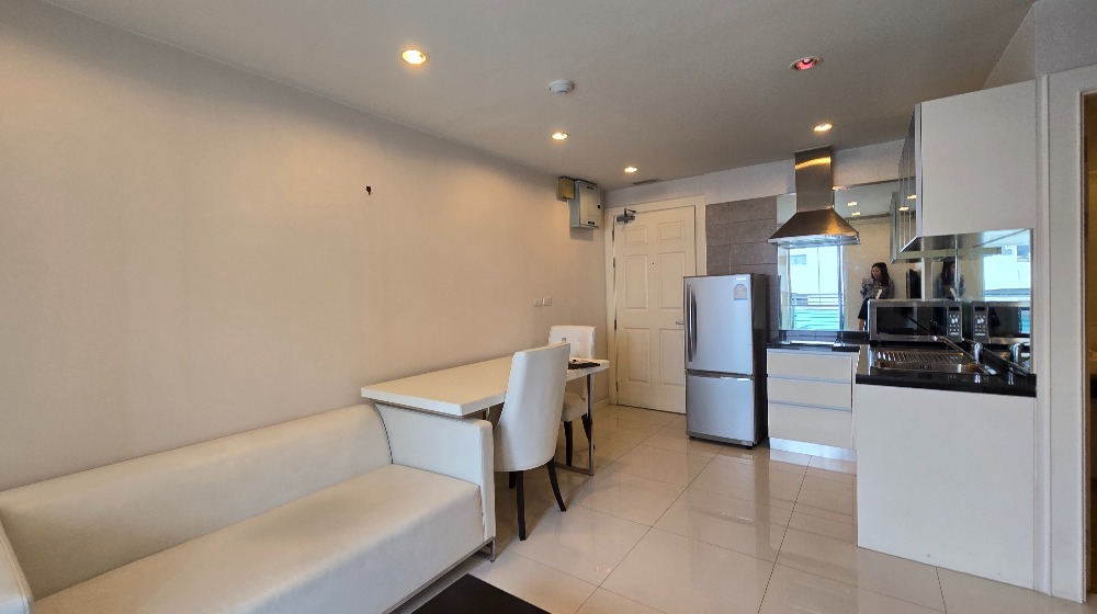 ขายคอนโดสีลม ศาลาแดง บางรัก : For Sale at Below Market Price, The Surawong 2 bedrooms condo corner unit in CBD Silom