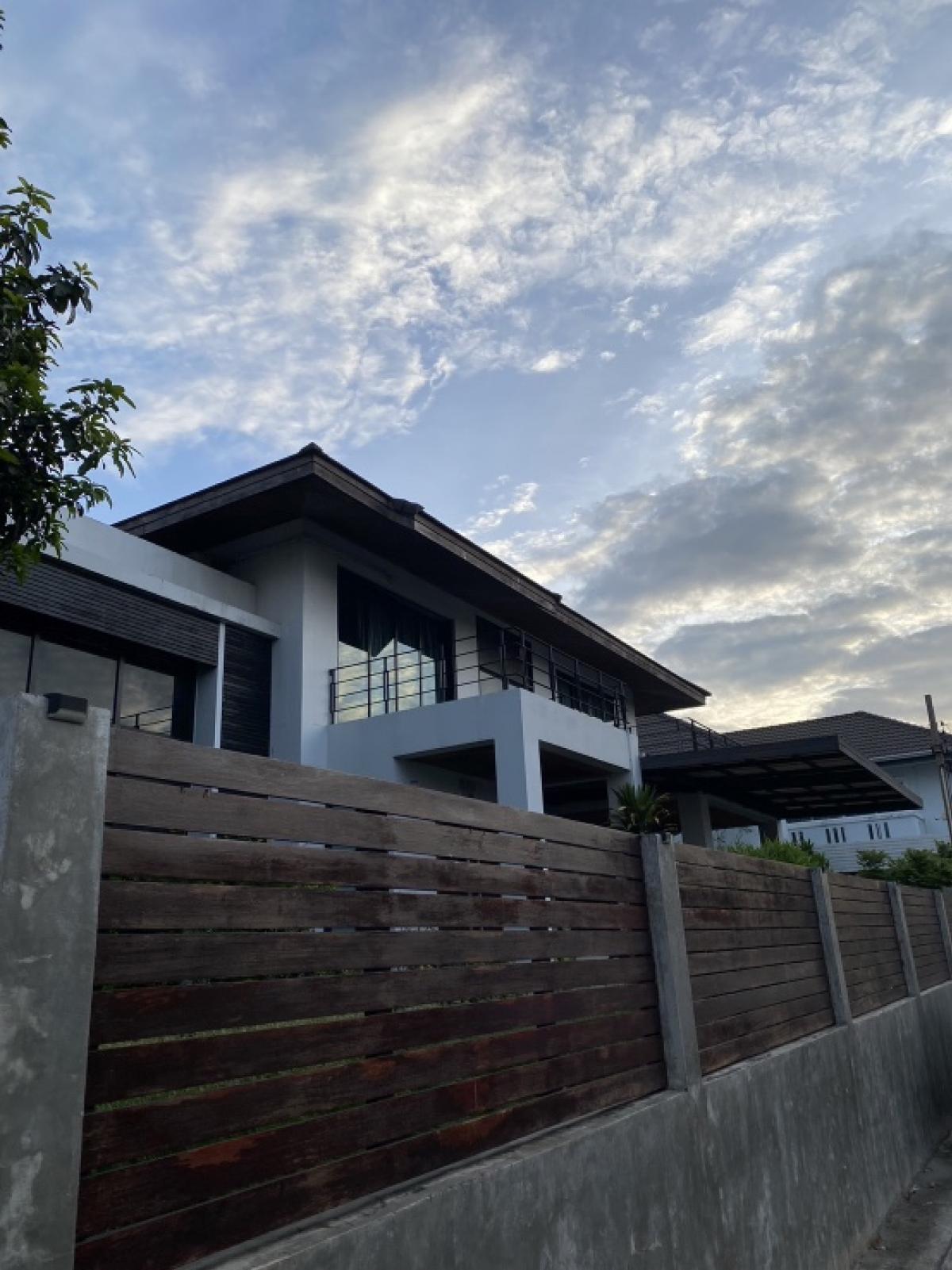 For RentHouseVipawadee, Don Mueang, Lak Si : Urgent rent! Ban Soi Soran Kom 17, size 199 square meters, 60,000 baht/month, can get a marketing agent. Near Harrow International School