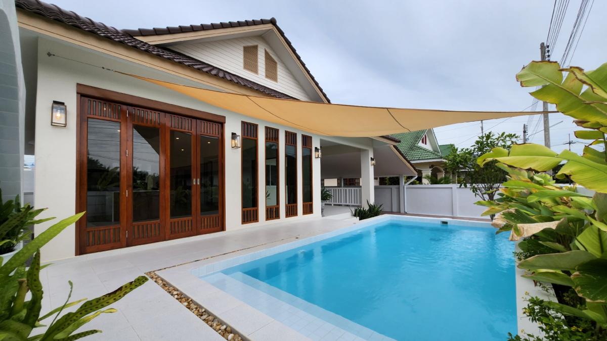 For SaleHouseHuahin, Prachuap Khiri Khan, Pran Buri : Beautiful house in Hua Hin with private swimming pool in the heart of Hua Hin, near Bluport shopping mall.