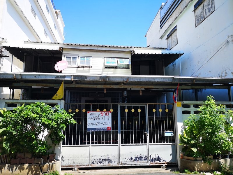 For SaleHousePinklao, Charansanitwong : Single house for sale, Soi Charansanitwong 42, Bang Yi Khan Subdistrict, Bang Khun Non District, Bangkok.