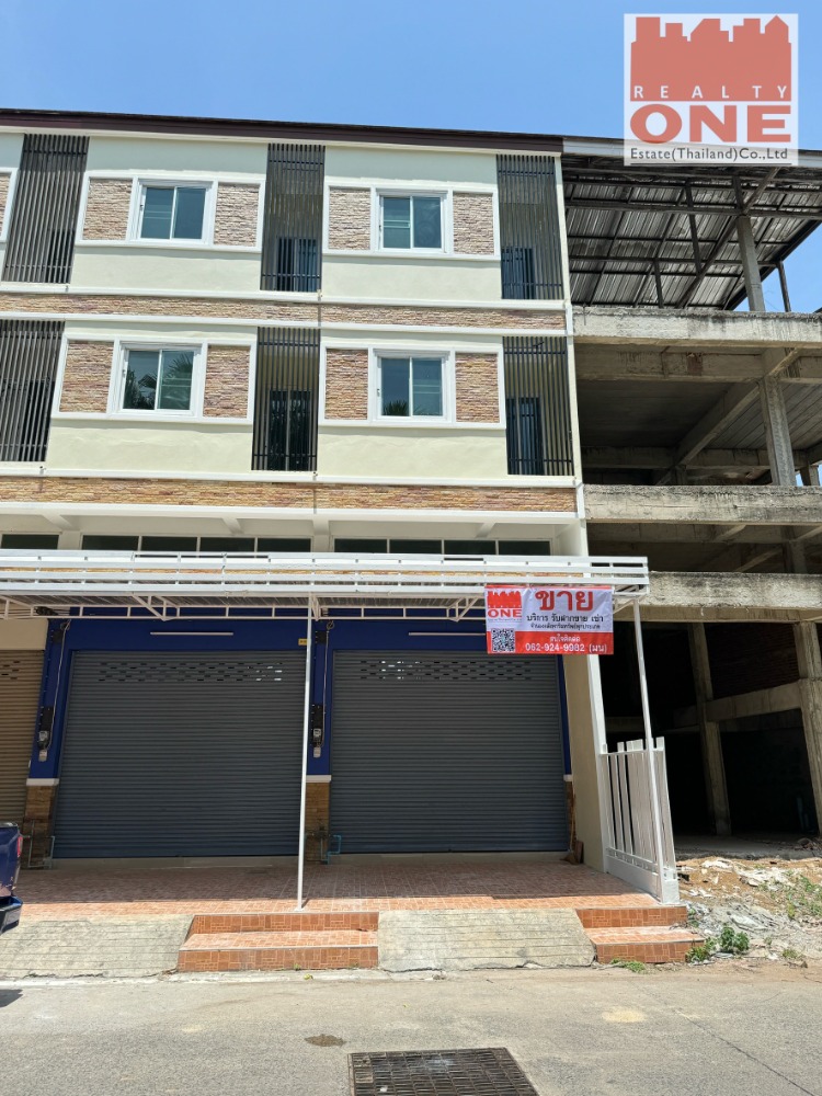 For SaleShophousePhitsanulok : Commercial building for sale, 3.5 floors, Phichaisongkhram Road 11, Mueang Phitsanulok