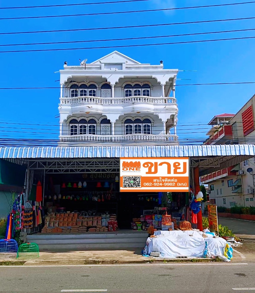 For SaleShophousePhichit : Commercial building for sale, 3.5 floors, in Thap Khlo District Market, Phichit Province