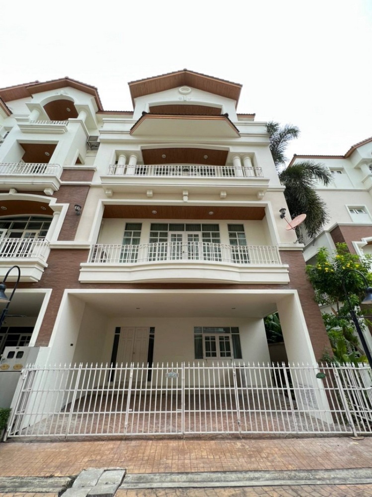 For SaleTownhouseSukhumvit, Asoke, Thonglor : For Sale, 4-storey Townhouse in a project, 35 sq.w., Ekkamai Area