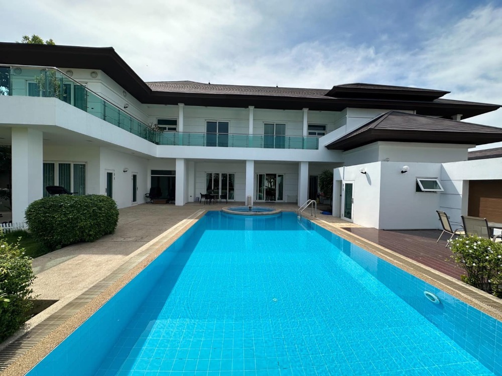 For RentHouseSamut Prakan,Samrong : Masion for Rent location Summit Windmill Golf Club, 7 beds 7 baths with swimming pool 15 m. x 4.5 m.