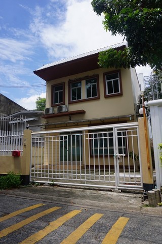 For RentHouseRamkhamhaeng, Hua Mak : 2 storey detached house for rent 250 sq.m., Lat Phrao area 110 Town, In Town, Ramkhamhaeng 53 Suitable for office making Near MRT Lat Phrao 83, Town in Town, Ramkhamhaeng University, along the express, Baddindecha School