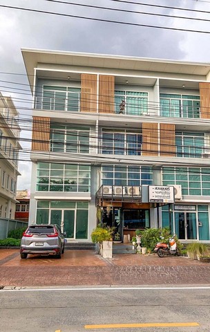 For RentShophouseMin Buri, Romklao : BS1484 Building for rent, 3.5 floors, Min Buri area, only 400 meters from MRT Min Phatthana and Keha Ram stations.