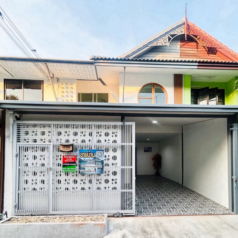 For SaleTownhousePathum Thani,Rangsit, Thammasat : For inquiries, call: 092-692-5249 Baan Pruksa 2 Rangsit-Khlong 8, 2-storey townhouse, good location, this price is very worthwhile, including furniture, renovated in every area.