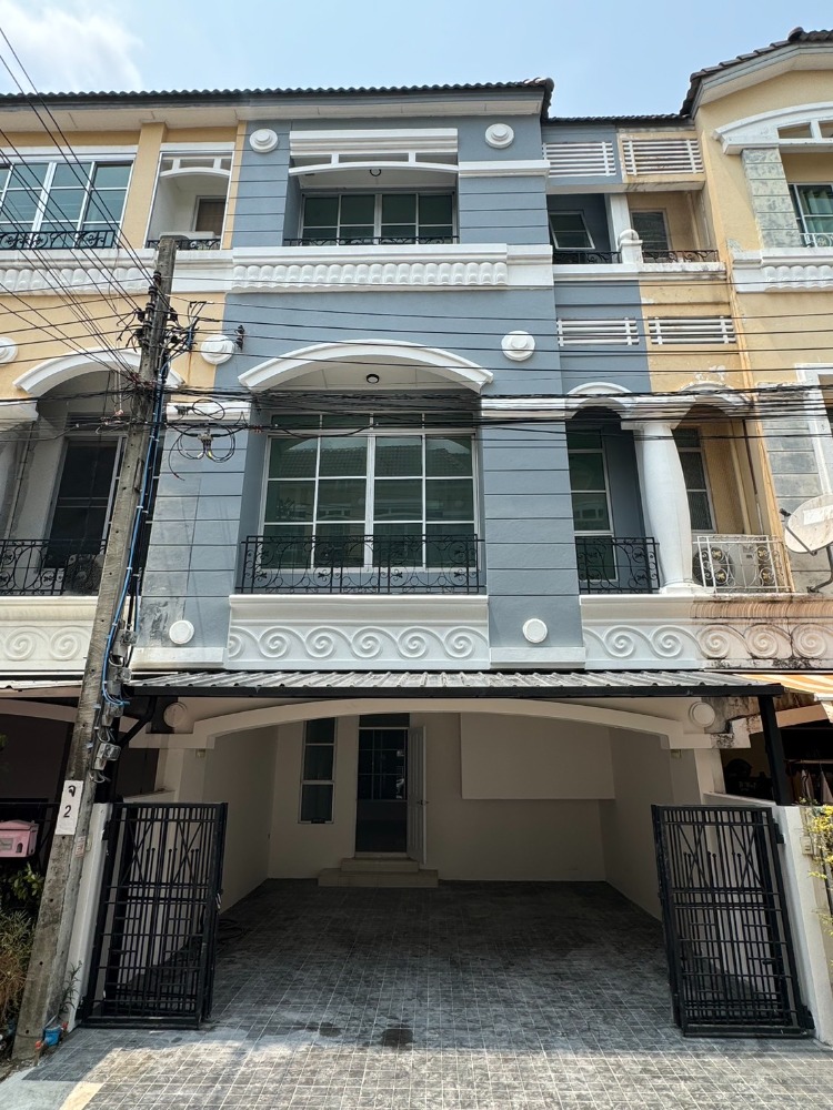 For SaleTownhomeYothinpattana,CDC : Townhome Baan Klang Muang Ladprao - Yothin Phatthana / 3 Bedrooms (SALE WITH TENANT) RUK834