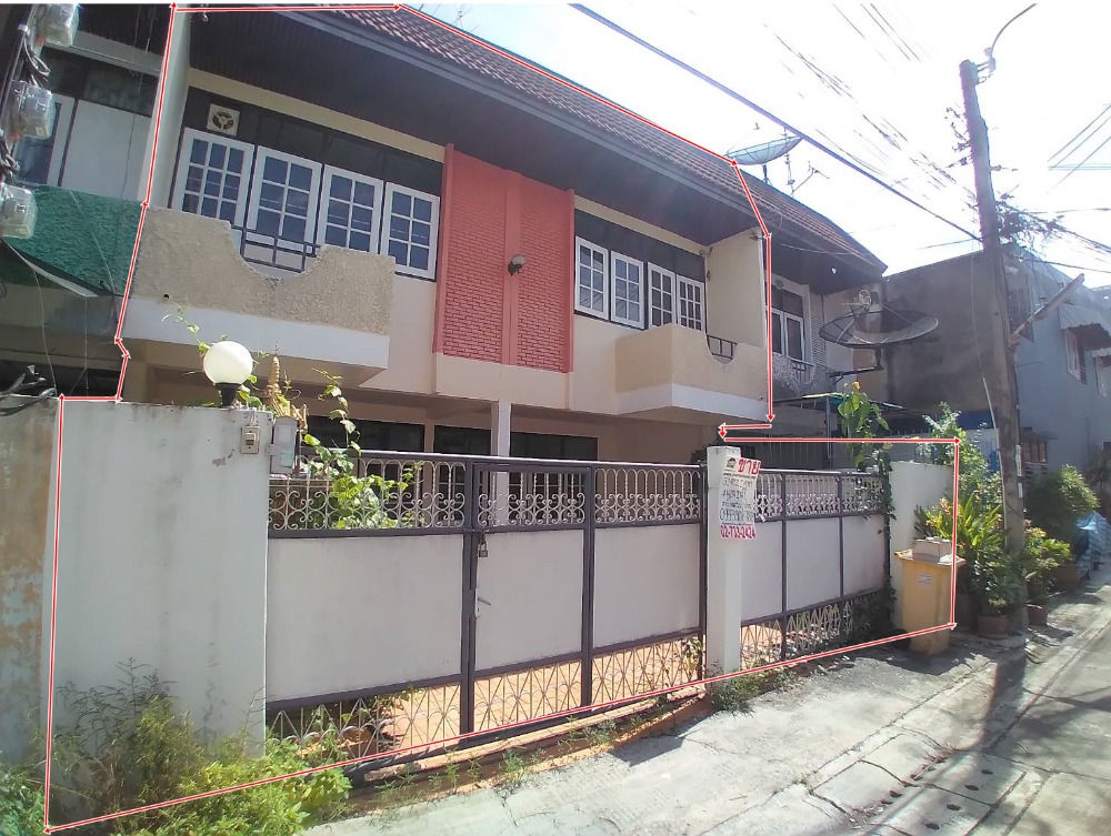 For SaleTownhouseSeri Thai, Ramkhamhaeng Nida : For sale-rent, renovated townhouses, combined 2 houses, selling together 2 title deeds, single house style, 32 sq m, near Lamsalee Intersection, MRT Lamsalee Intersection - Srinakarin