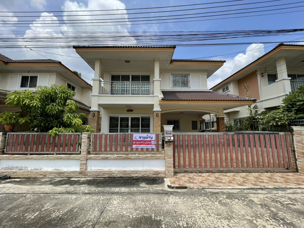 For SaleHousePhutthamonthon, Salaya : For sale, cheap, single house, Chong Charoen Chok Chai 2, spacious house, close to work, convenient travel, facing an auspicious direction to enhance stability.