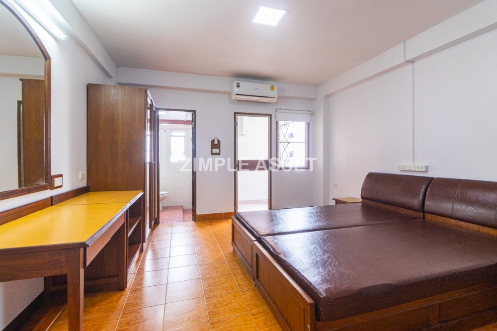 For RentCondoPattanakan, Srinakarin : Line: @zimple_asset Monthly apartment opposite Seacon Square, furnished, with Wi-Fi and parking, near Dusit Thani College and BTS Suan Luang Rama 9 Station.