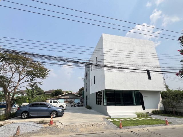 For RentShophousePathum Thani,Rangsit, Thammasat : BS1490 Building for rent with roof terrace, total usable area 556 sq m., Khlong 2 area, Rangsit - Nakhon Nayok, suitable for an office.