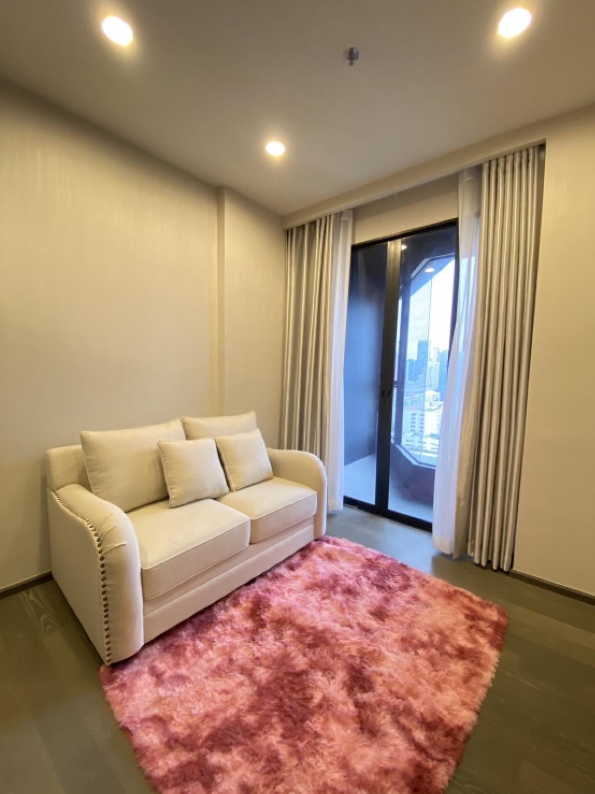 For RentCondoKhlongtoei, Kluaynamthai : 1Bed, double glass, east view, Phra Wang Plai Noen, with 5 electrical appliances and Dusit maid for the duration of the contract.