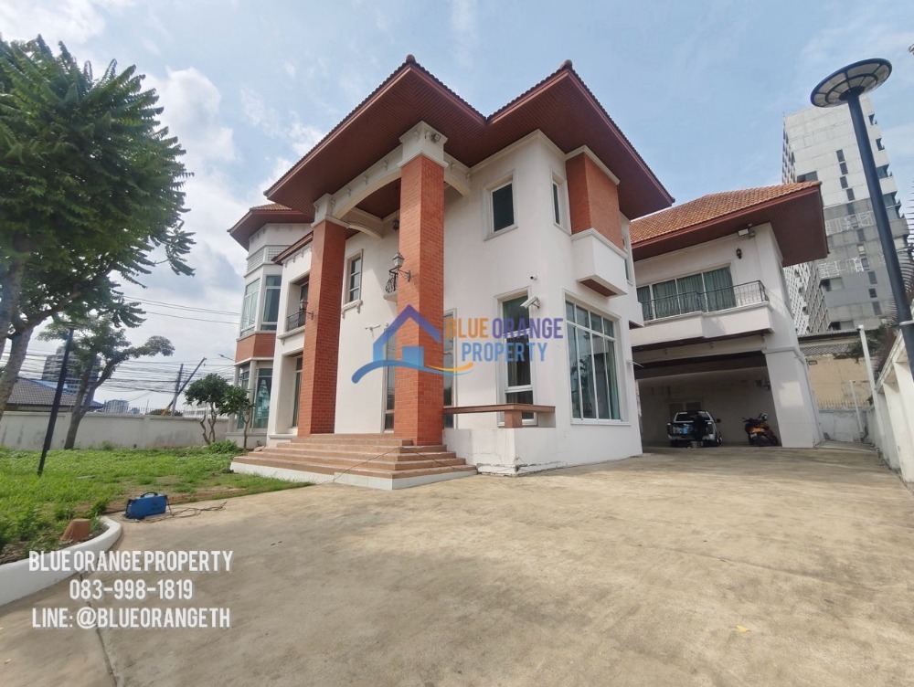 For RentHome OfficeRatchadapisek, Huaikwang, Suttisan : 2-storey detached house for business, Praditmanootham - Maeng Jai