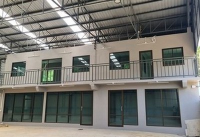 For RentWarehouseSamut Prakan,Samrong : RK540 Warehouse for rent, open roof, 11.5 m high, with 2-storey office, usable area 756 sq m., Theparak Road, Km. 2, 10-wheel trucks, short containers can enter the warehouse.