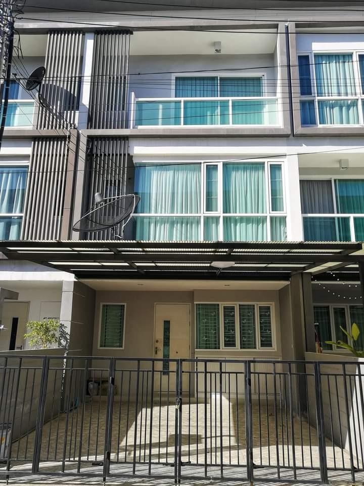 For SaleTownhouseKaset Nawamin,Ladplakao : S-IBVK101 Townhouse for sale, The I-Box Village, Kaset Nawamin, size 18.1 sq m., 3 floors, usable area 72 sq m., 3 bedrooms, 3 bathrooms, 3.914 million, 063-759-1967