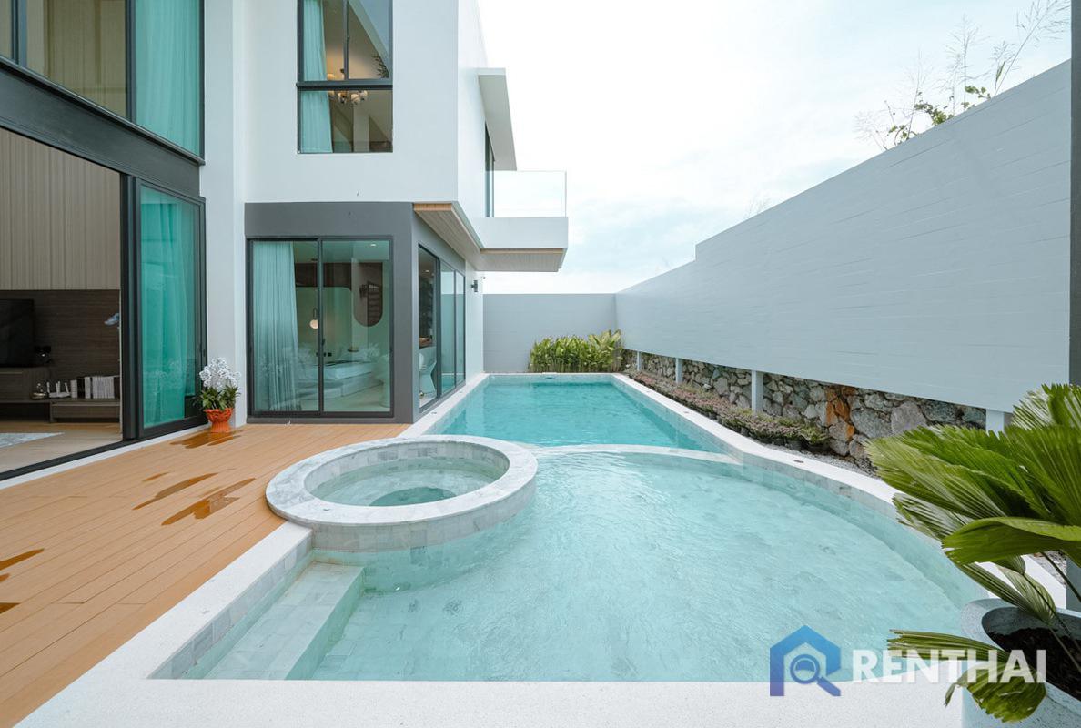 For SaleHousePattaya, Bangsaen, Chonburi : Luxury 5-Bedrooms Fully Furnished House in Pattaya