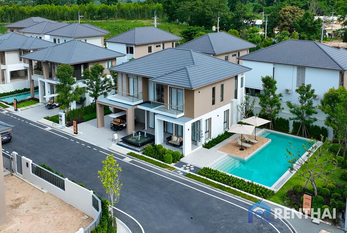 For SaleHousePattaya, Bangsaen, Chonburi : Modern luxury 2-storey detached house near International school