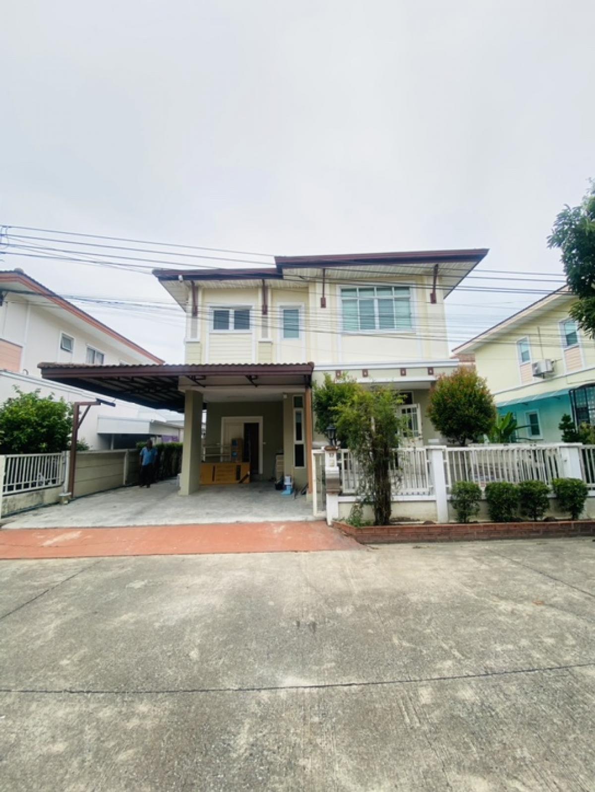 For SaleHouseLadkrabang, Suwannaphum Airport : For Sale 4.29 M Selling a 2-storey detached house, Soi King Kaew 19, price 4.29 million baht, usable area 150 sq m., ready to move in house, Bangna-Trad parallel road, King Kaew Road, Sirinda Pranali Village (SIRINDA PRANALI) ⭐️ Land area 53 sq m., usable