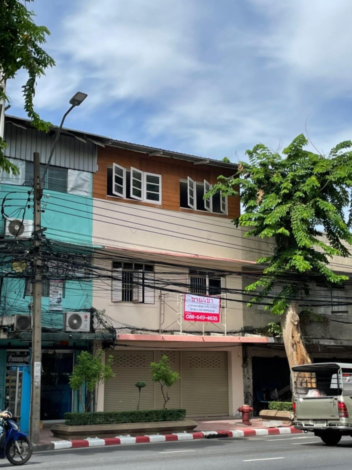 For RentHome OfficeYaowarat, Banglamphu : ✨Rent a shophouse at Lan Luang Intersection✨