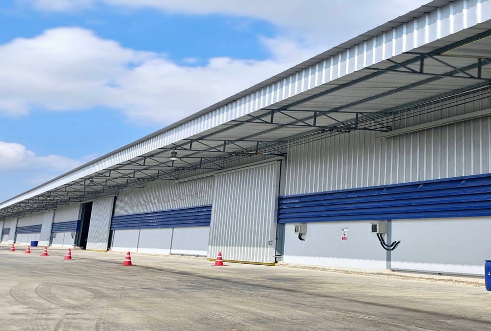 For RentWarehouseLadkrabang, Suwannaphum Airport : Warehouse for rent, warehouse near Lat Krabang Industrial Estate, size 9,000 sq m., 1,700 sq m., 850 sq m., large vehicles can enter and exit, can be used as a Type 1, 2 factory.