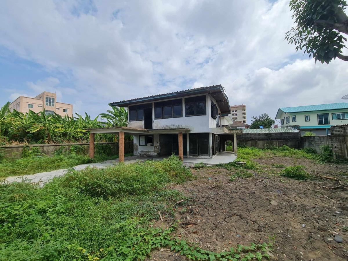 For SaleHouseChokchai 4, Ladprao 71, Ladprao 48, : Land for sale, Lat Phrao 80, 126 sq.w. 🎗Including old house construction 🚩For those who love renovation, the land alone is worth it.