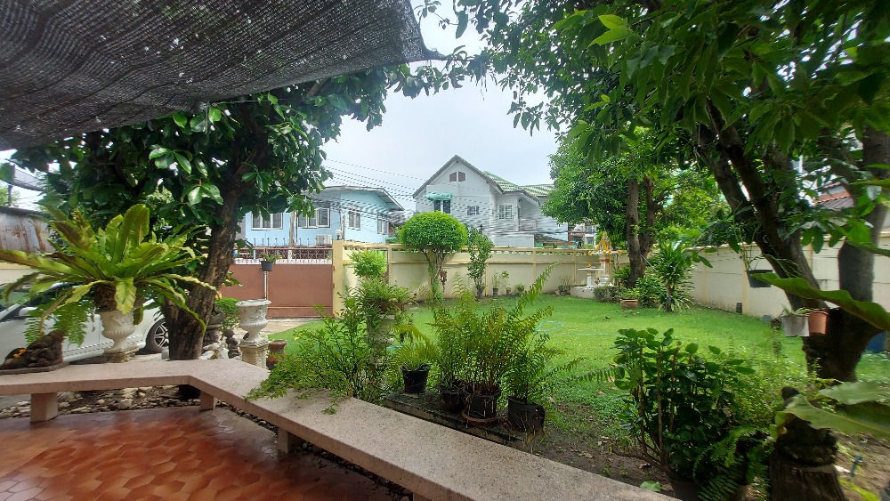 For SaleHousePinklao, Charansanitwong : For sale: 2-storey detached house, Charansanitwong Road, Soi 75, area 123 sq m., house in original condition, owner takes good care of the house, special price.