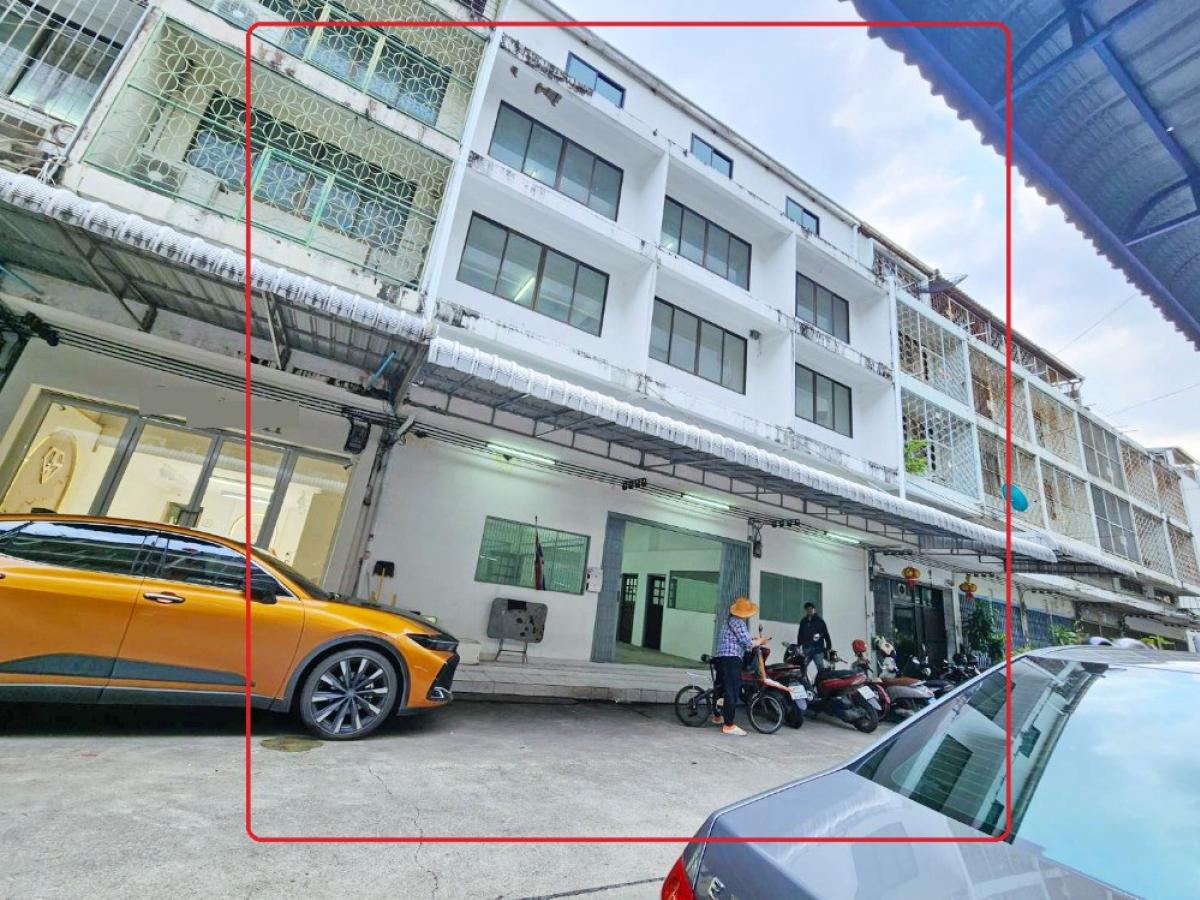 For RentShophouseThaphra, Talat Phlu, Wutthakat : 3rd time discount,MRT ThaPhra 100m. Ratchadaphisek cheaper than warehouse TalatPhlu on the main road warehouse commercial building 3units 4Storeys 652sqm. 56sqwa. ThaPhra intersection 2cars 34,999 B-M from 50,000