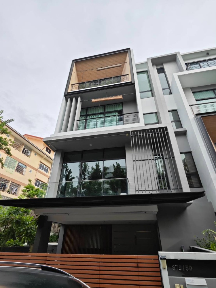 For SaleTownhousePattanakan, Srinakarin : Nirvana Define Rama 9, corner unit with built-in furniture, very good price, Rama 9 location, near The Nine