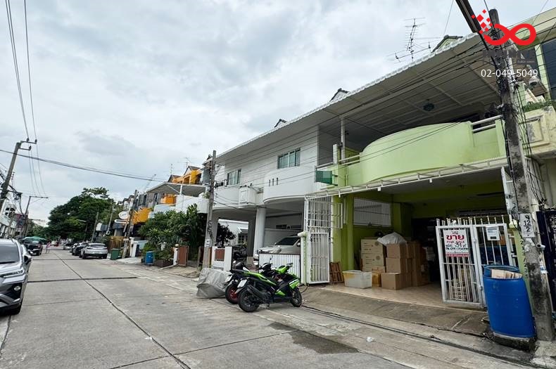 For SaleTownhouseYothinpattana,CDC : Townhouse for sale, 3 floors, 31.5 square wah, Town in Town, Si Wara Road, Wang Thonglang District