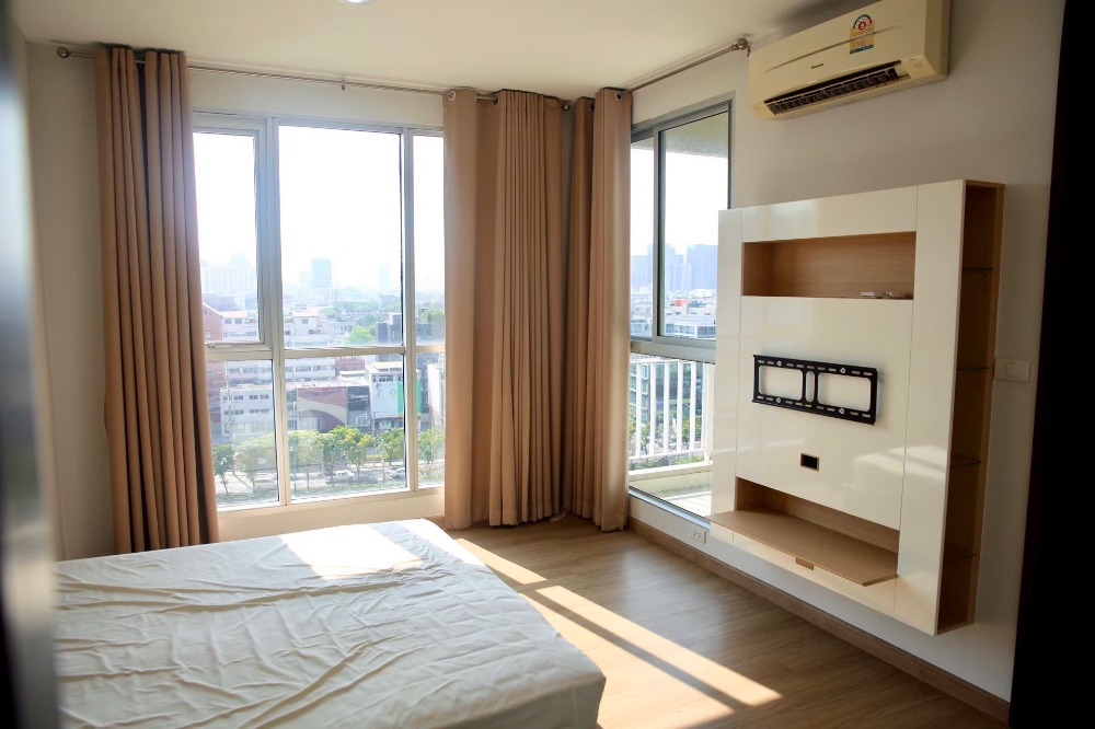 For SaleCondoRatchadapisek, Huaikwang, Suttisan : (Owner post) Condo for sale, great location, corner room 🔥 0 m from MRT Ratchada, near Central Rama 9 and Jodd Fairs