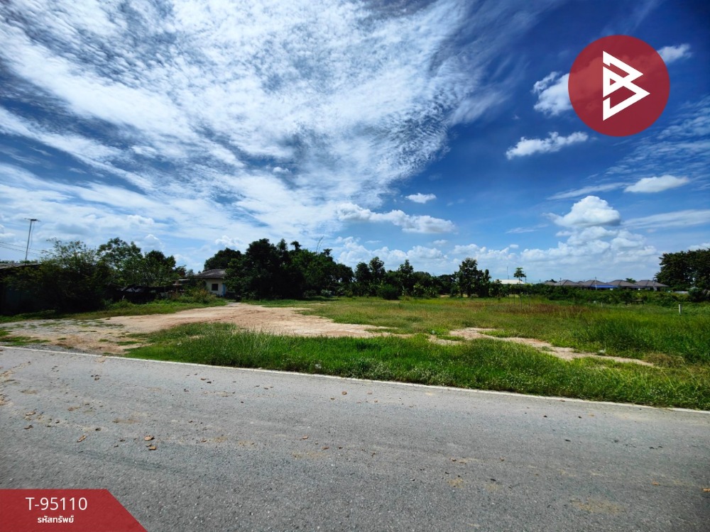 For SaleLandNakhon Pathom : Land for sale, area 3 rai 32.9 square wa, Thap Luang Subdistrict, Nakhon Pathom, next to a public road