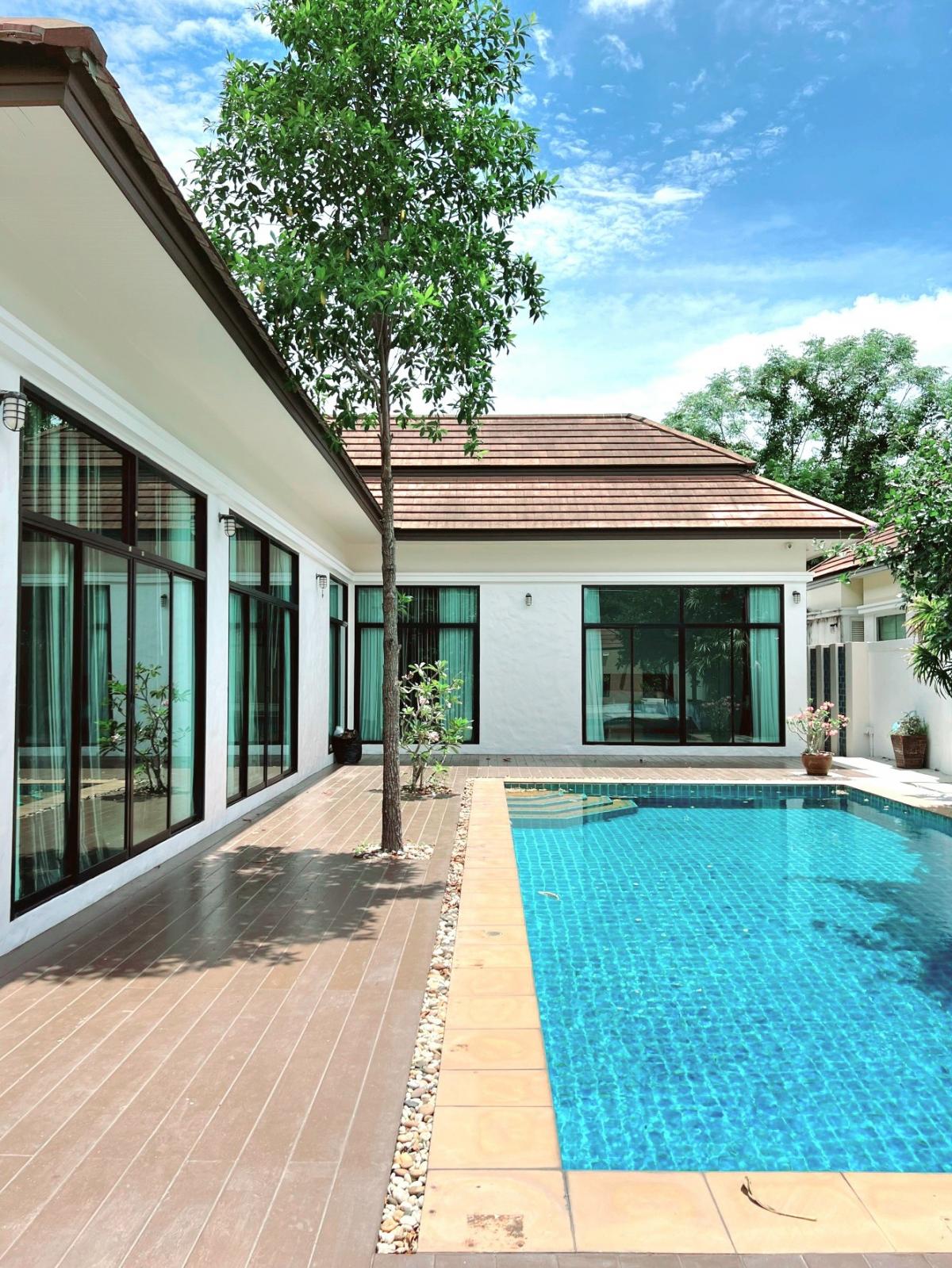 ขายบ้านพัทยา บางแสน ชลบุรี สัตหีบ : ขายบ้านพูลลวิลล่า (Pool Villa) มีเรือนรับรอง ม.อัญดา สุขุมวิท-พัทยา87 138.5 ตรว. 6 นอน 5น้ำ พร้อมสระว่ายน้ำขนาดใหญ่  พท.ใช้าอย 296 ตรม. ขาย 12.5 ล้านบาท