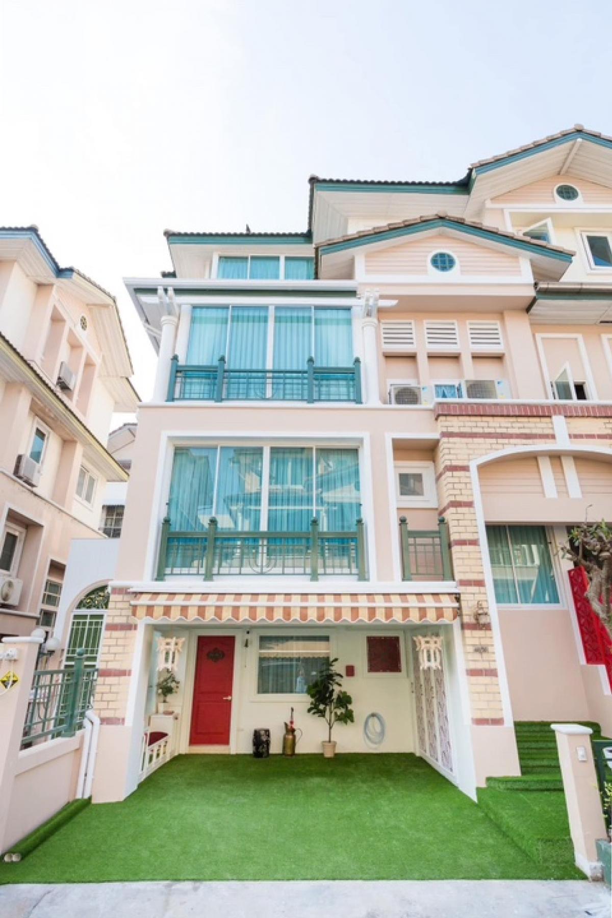 For RentHome OfficeRatchadapisek, Huaikwang, Suttisan : For urgent rent!!! Home Office Soi Ratchada, 450 m. from MRT Ratchadapisek, area 37 sq.wa, 6 bedrooms, 4 bathrooms, 6 air conditioners, can walk to the electric train, Ratchada Road