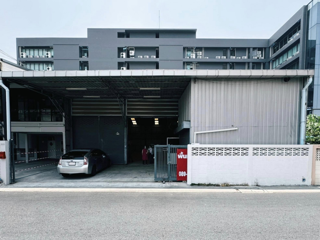 For RentWarehouseRatchadapisek, Huaikwang, Suttisan : Warehouse for rent with office on Ratchada Road, Soi Rung Ruang, near MRT Ratchada, only 5 minutes.